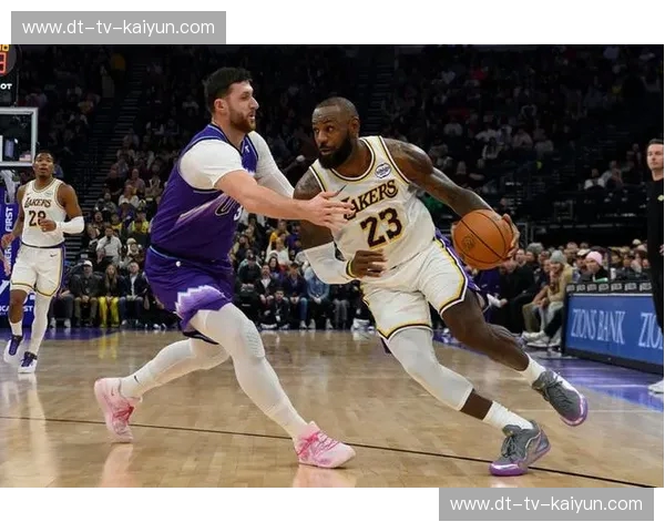 黄金时代的终极碰撞：湖人vs山猫，那场被遗忘的“紫金决斗”究竟藏着多少热血？